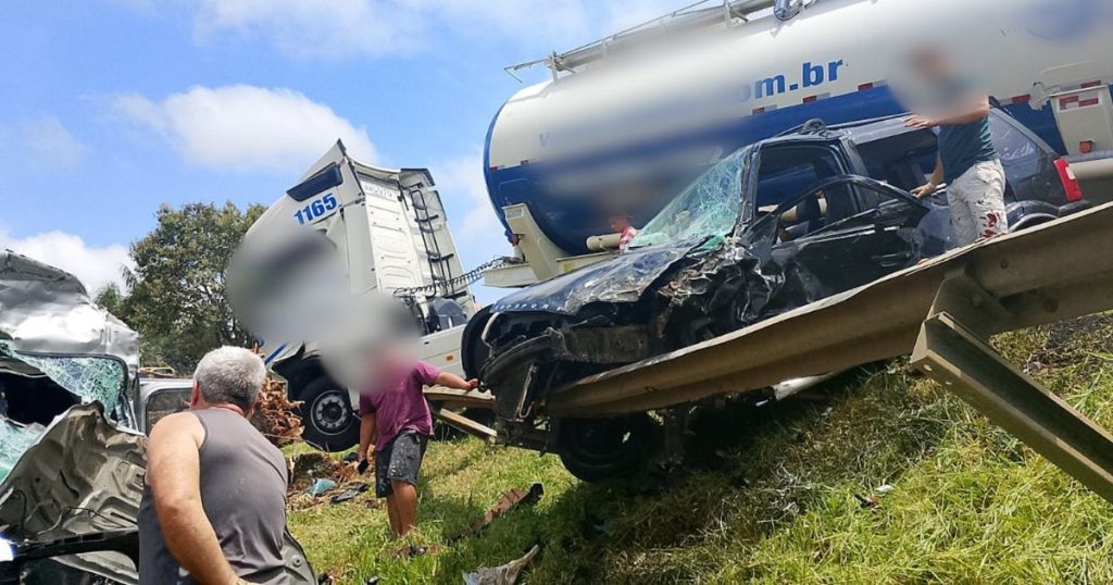 Acidente na BR-277 envolve caminhão, van e EcoSport deixa uma vítima fatal