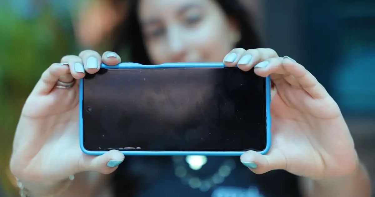 Espanha vai proibir acesso às redes sociais para menores de 16 anos; qual sua opinião?